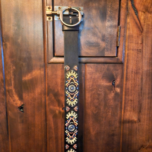 Women's Faux Leather Belt.... - Picture 2 of 6